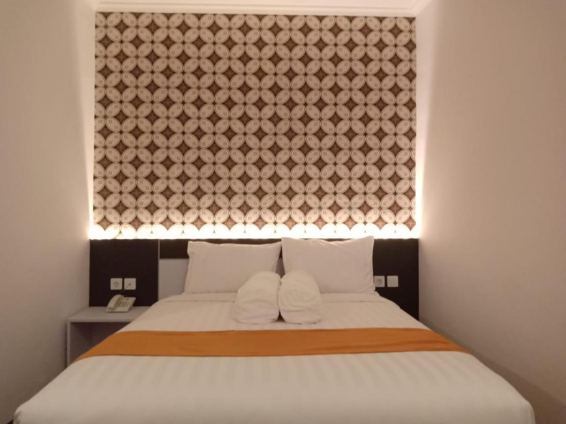 Front One Boutique Tugu Muda Semarang Otel Dış mekan fotoğraf