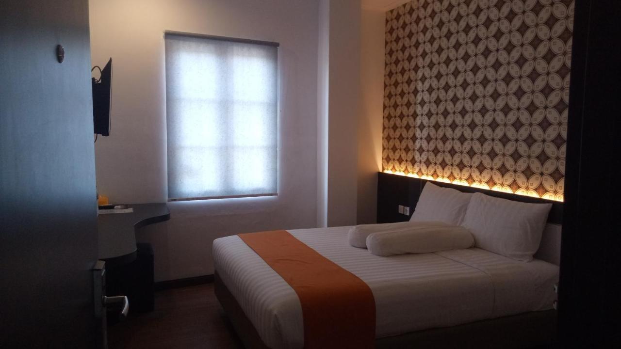 Front One Boutique Tugu Muda Semarang Otel Dış mekan fotoğraf