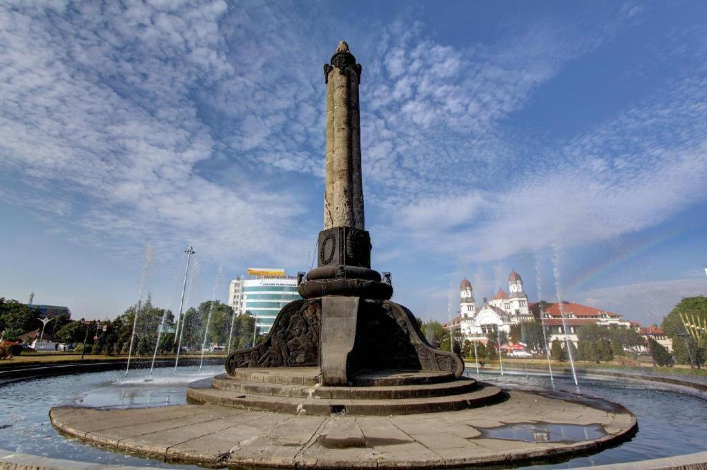 Front One Boutique Tugu Muda Semarang Otel Dış mekan fotoğraf